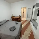Silihome, Trastevere, Piazza Della Radio